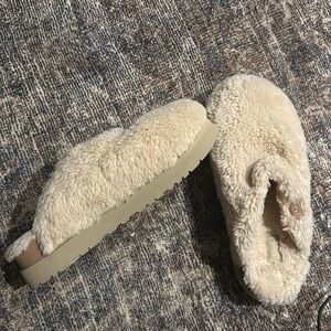NWOB Ugg Plush Shearling slippers